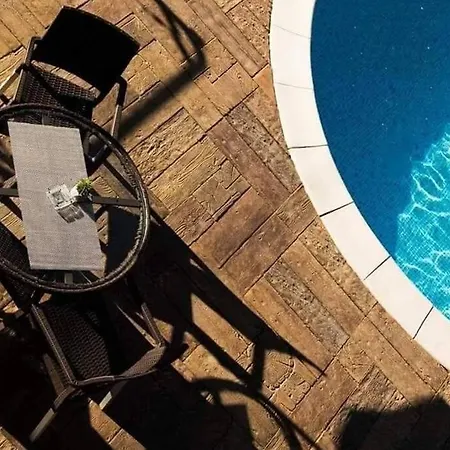 Private Lux Mila With Swimming Pool By The Danube, Sleeps 18 スメデレヴォ