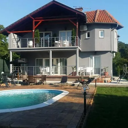 Villa Private Lux Mila With Swimming Pool By The Danube, Sleeps 18