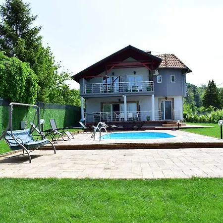Villa Private Lux Mila With Swimming Pool By The Danube, Sleeps 18