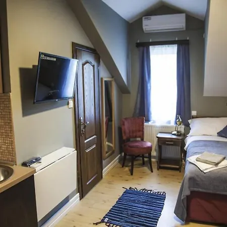 Private Lux Mila With Swimming Pool By The Danube, Sleeps 18 Villa *